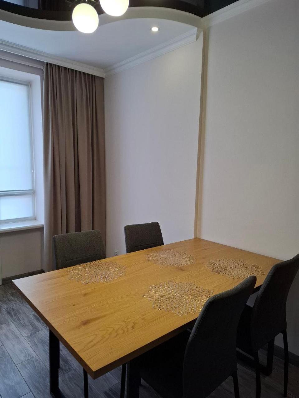 Atlant Luxury Family Apart Поряд З Тц Депот, Безконтактне Заселення Tsjernivtsi Eksteriør bilde