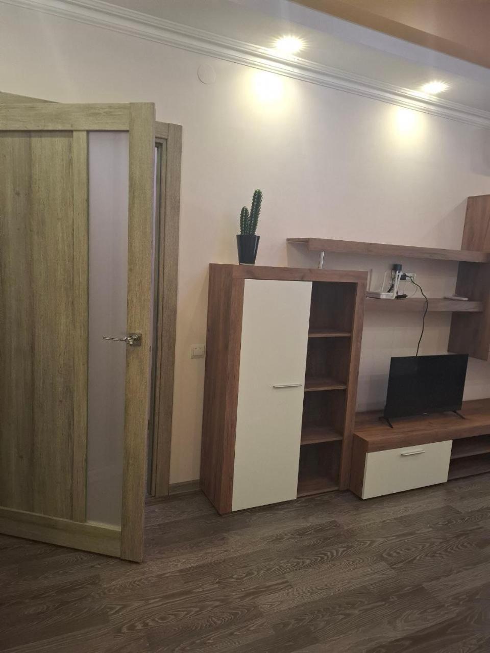 Atlant Luxury Family Apart Поряд З Тц Депот, Безконтактне Заселення Tsjernivtsi Eksteriør bilde